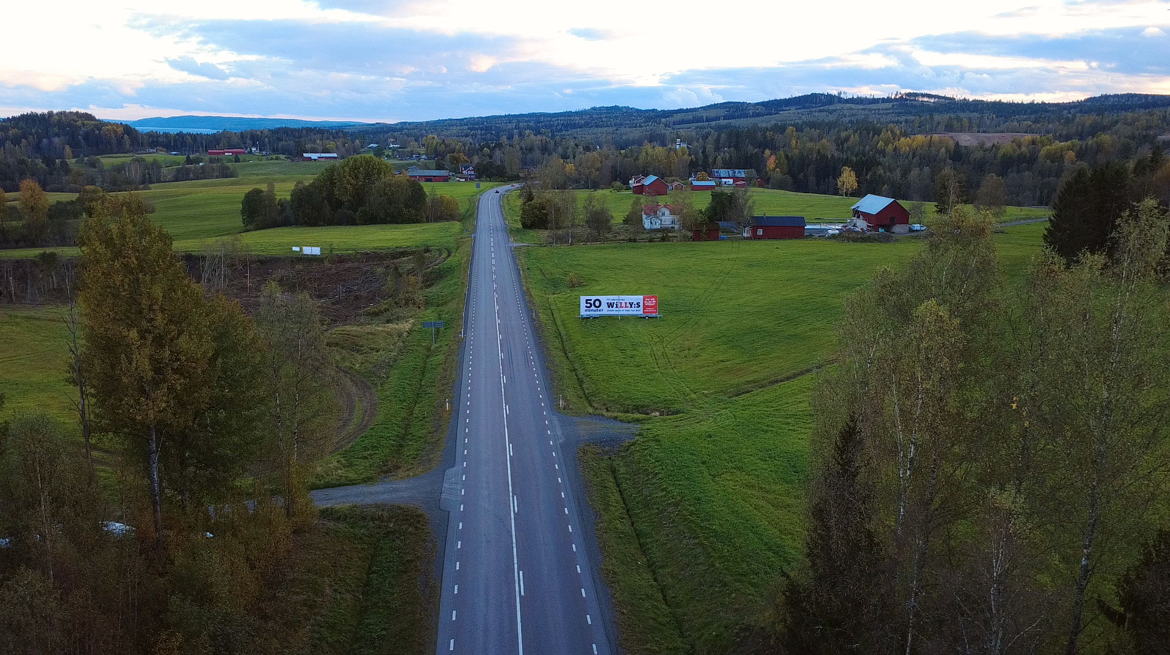 reklamsläp, reklamsläpvagn, släpvagnsreklam, mobil reklam, rörlig reklam, utomhusreklam, annonsering utomhus, reklam längs väg, vägannonsering, hyra reklamsläp, annonsera på släpvagn, reklam på släp, mobil utomhusreklam för företag, effektiv utomhusannonsering, lokal annonsering utomhus, synas längs trafikleder, reklam vid köpcentrum, exponering längs motorväg, rikstäckande utomhusreklam, lokal reklam i Sverige, reklam i flera städer, annonsering längs E4 / E6 / E18, reklam i högtrafikerade områden, synlighet där människor passerar, öka varumärkeskännedom, maximal synlighet, lång exponeringstid, upprepade intryck, bred räckvidd, kostnadseffektiv reklam, alternativ till digital annonsering